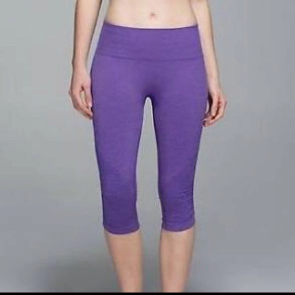 Lululemon In the Flow crops - Picture 1 of 10